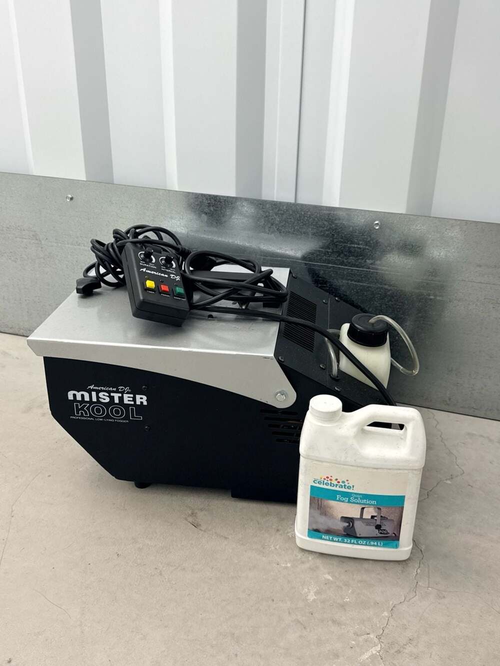 American DJ Mister Kool Low-Lying Fog Machine with Remote and Fog Solution